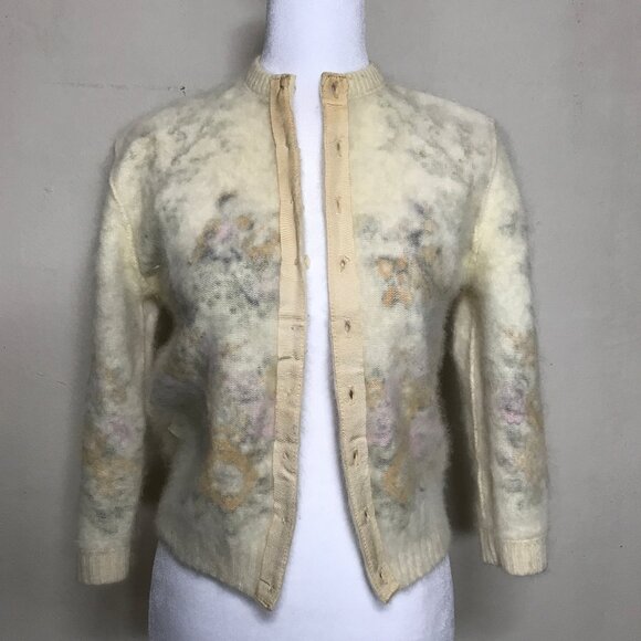 Vintage 1950's Cream Victorian Floral Scene Angora Type Short Cardigan Sweater - Picture 5 of 16